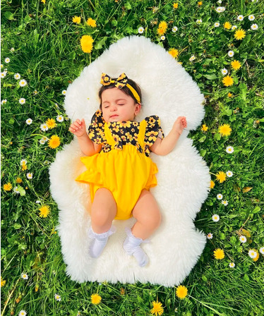 Patpat-(2nb1-20308027)2pcs Baby Girl Sunflower Floral Print Splice Yellow Layered Sleeveless Ruffle Romper with Headband Set