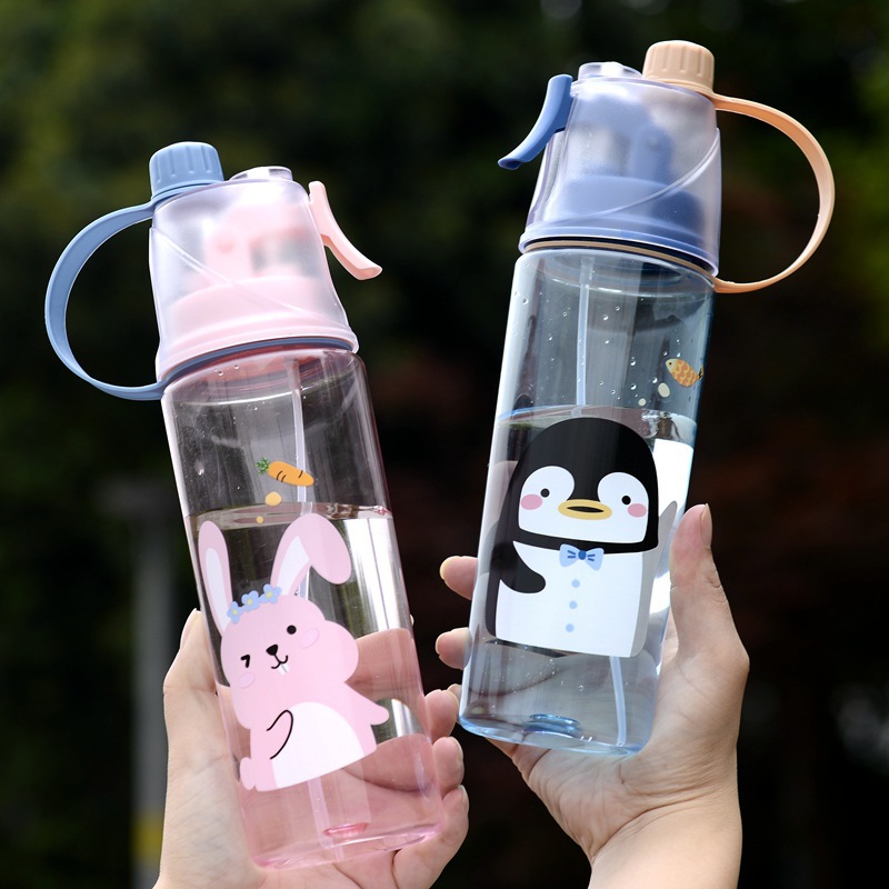 600ML/20.3oz Plastic Water Bottle, Spray Head Anti Leak Water Bottle for Both Outdoor Uses, Sports, School, Working 